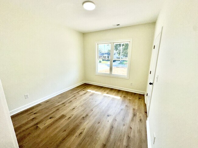 Building Photo - Stylish Selma New Construction!