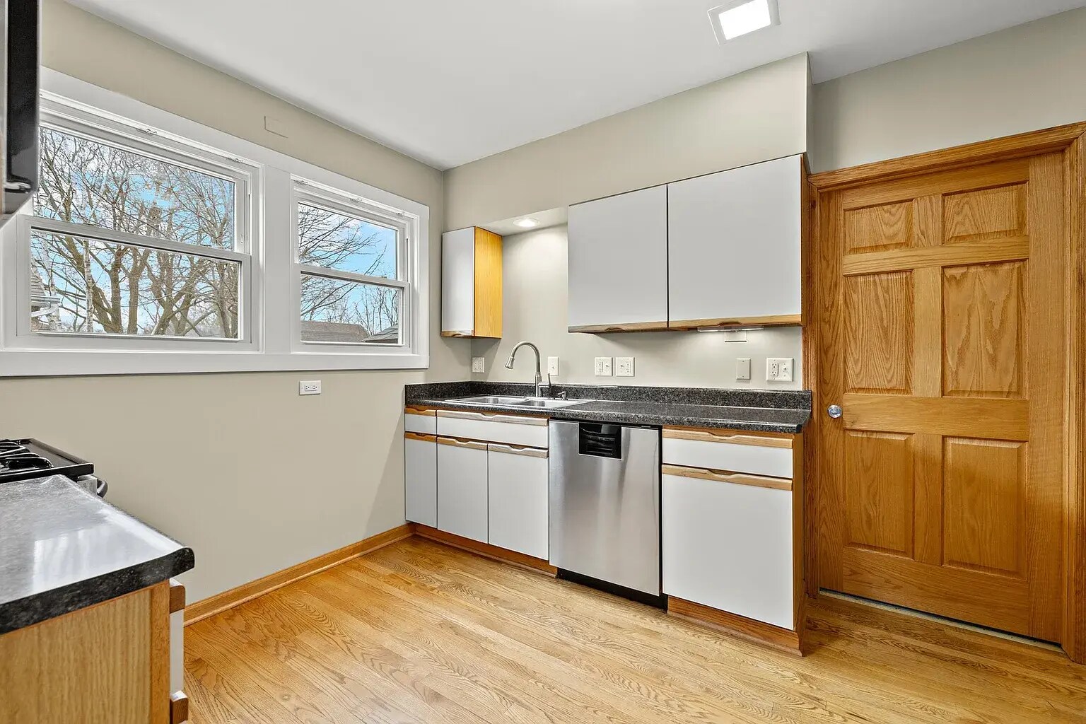 Building Photo - 82 S Williams St