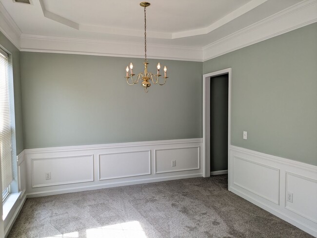 Building Photo - 4 Bedroom Home in Winslow Bay!