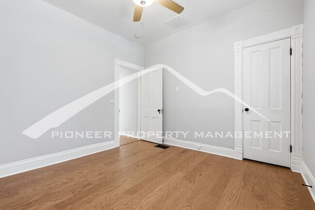 Building Photo - Spacious Condo with Storage Area and Parking!