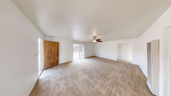 Building Photo - 6BD/4BA, Near Ralph's!! (Lease out, pendin...