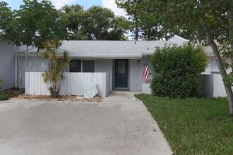 Building Photo - ADORABLE 2/2 CONDO WITH PRIVATE FENCED YARD — GREAT WINTER PARK LOCATION!