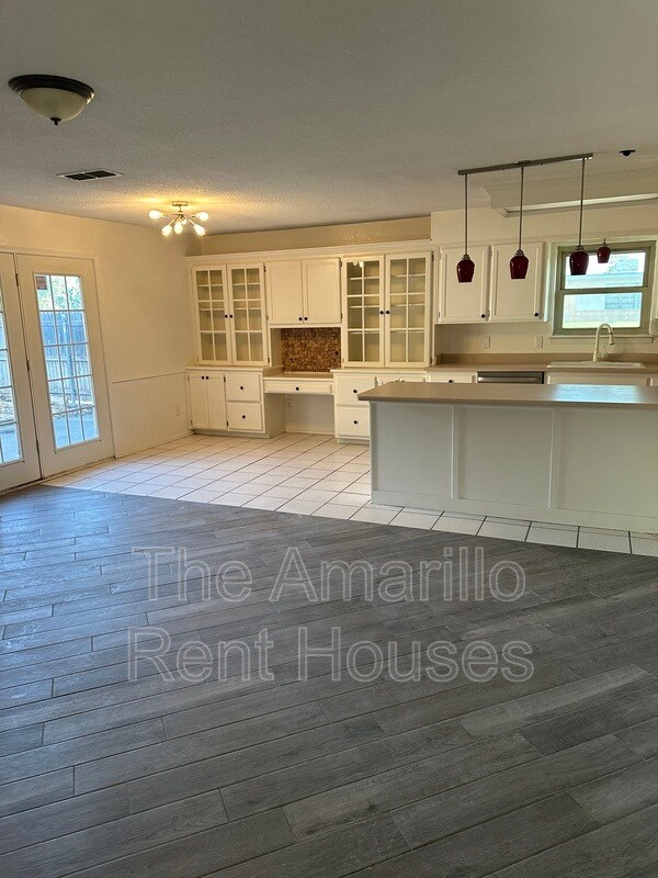 Building Photo - 5100 Mesa Cir
