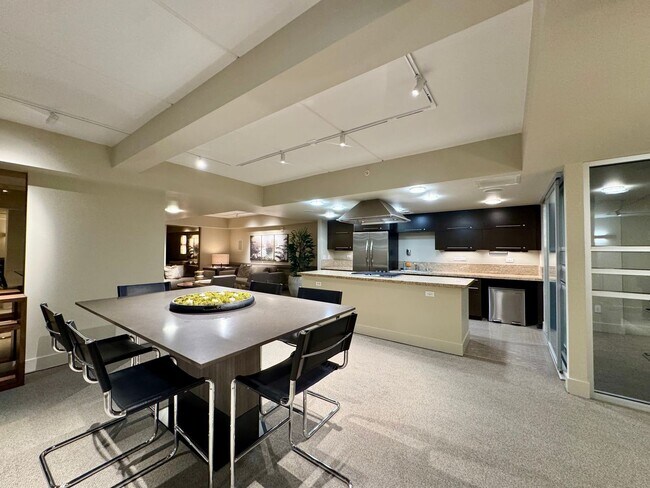 Building Photo - Gallery Penthouse Condo ~ Belltown