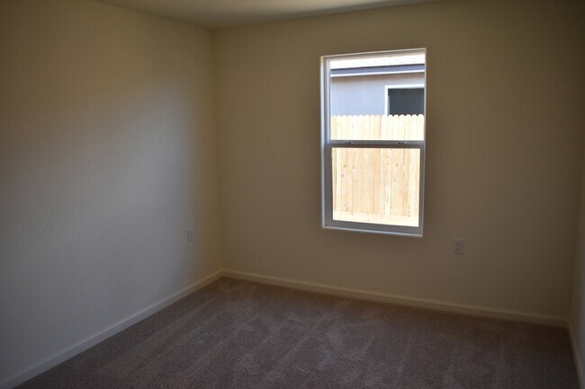 Building Photo - 685 Marshall Ln