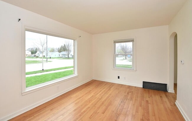 Building Photo - 3115 Lasalle St