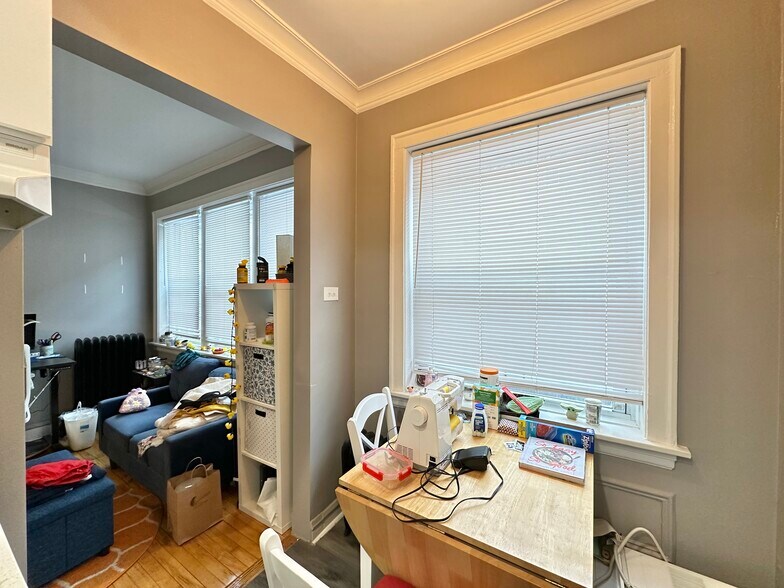 Building Photo - 5516 N Kenmore Ave