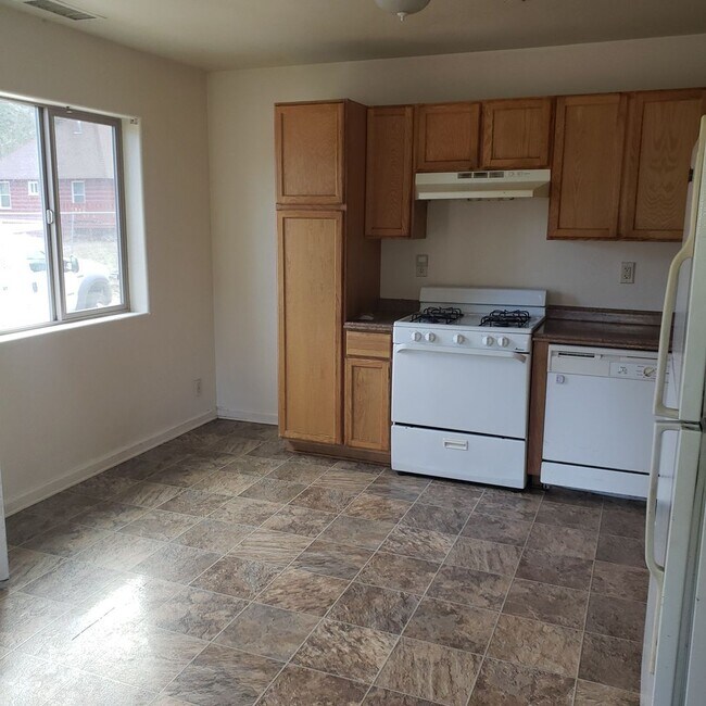 Building Photo - big720