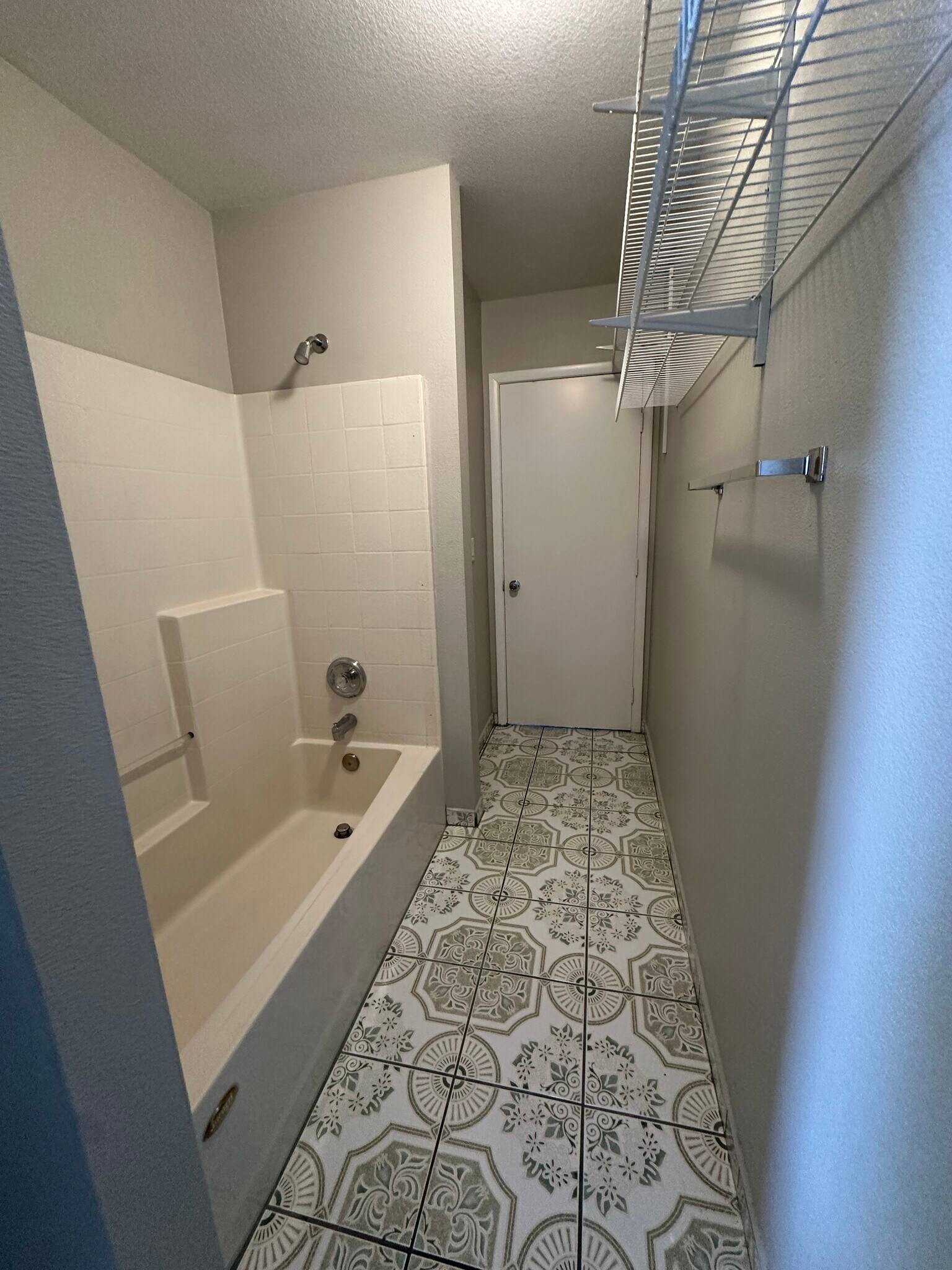 Building Photo - 4160 Country Garden Ave