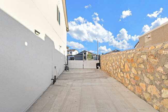 Building Photo - 14861 Oldenberg Ct
