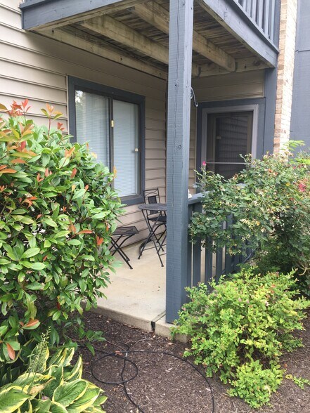 Patio - 4705A Dunbarton Rd