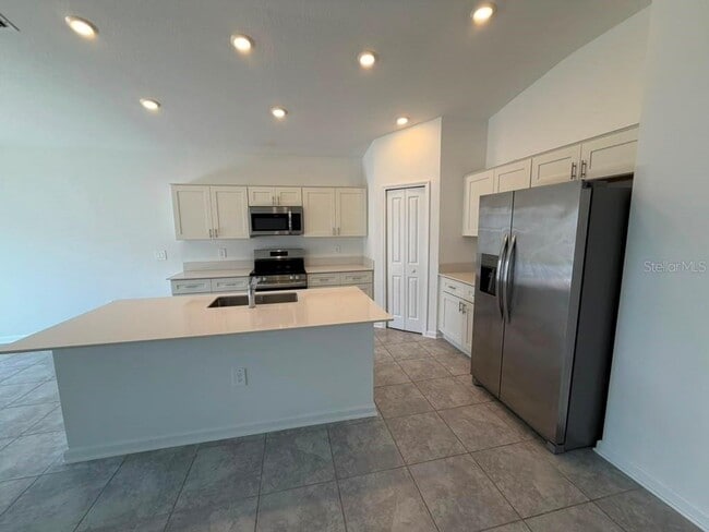 Building Photo - 1406 Deepwater Cir
