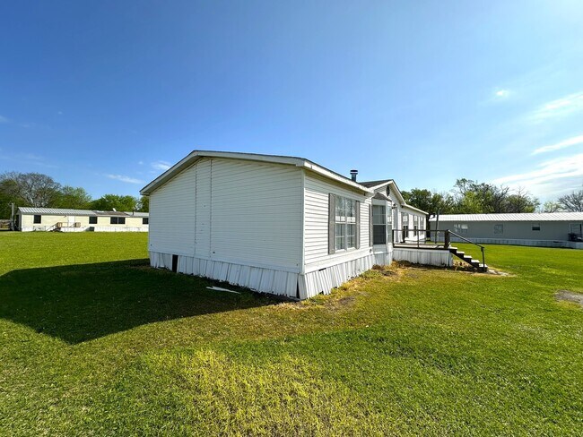 Primary Photo - 111 Ava Ln