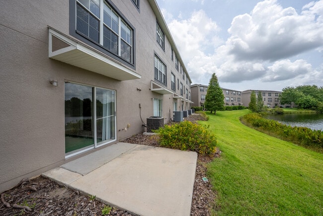 Building Photo - Town Home For Rent in Lake Brandon!