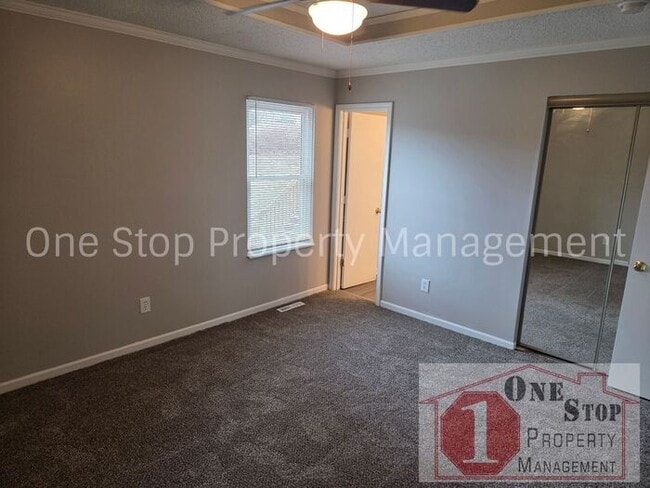 Building Photo - Cozy 3 bedroom 2.5 bathroom in Blue Springs, MO!