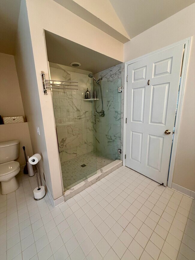 Building Photo - 6961 Suncrest Dr