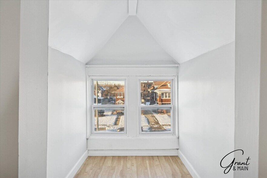 Building Photo - 1613 Virginia Park St