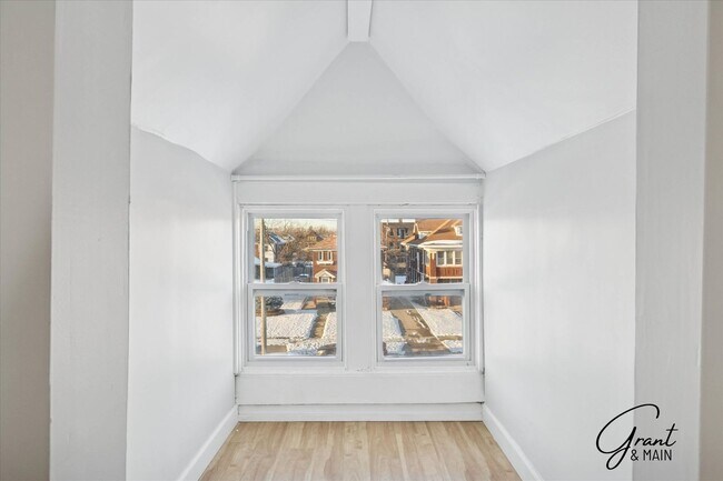 Building Photo - 1613 Virginia Park St