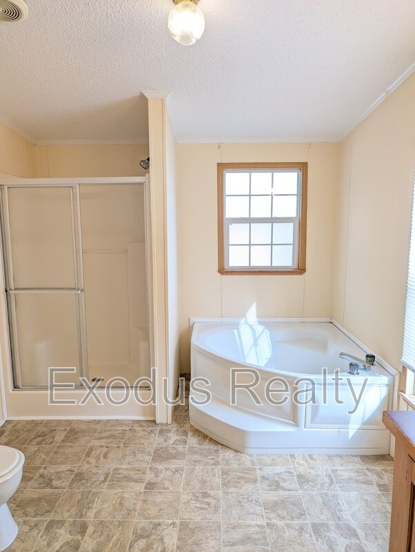 Building Photo - 73 Forest Dr