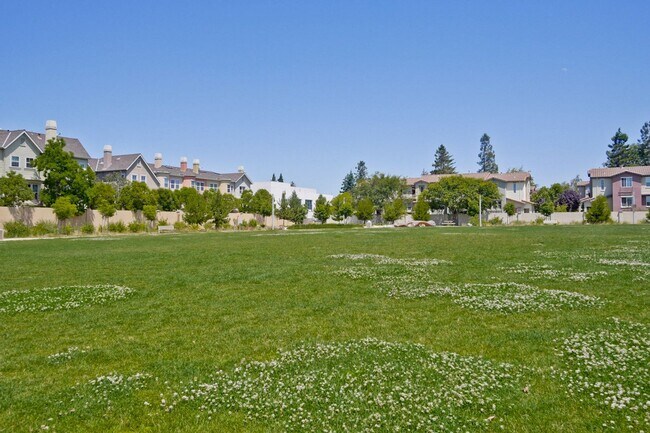 Building Photo - Wow! What a Great Home! Available Now!