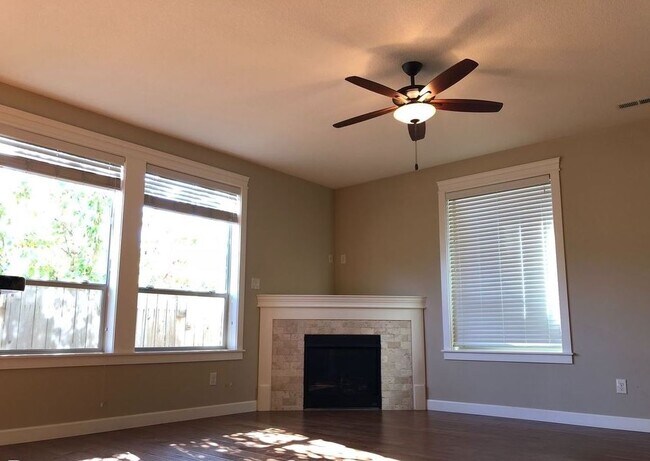 Building Photo - 7429 NE 58th Way