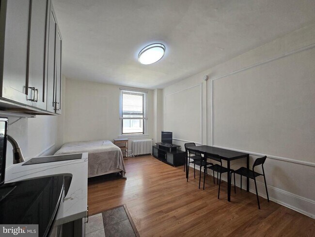 Building Photo - 1324 Locust St