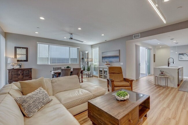 Building Photo - Available Modern Long Term Unfurnished home in Imperial Beach!