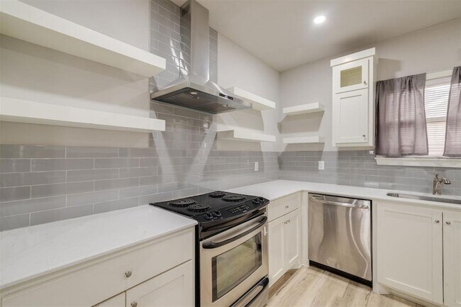 Building Photo - 726 NW 24th St