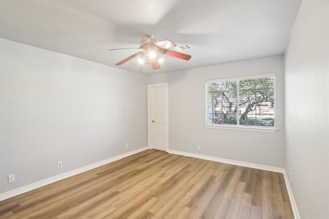 Building Photo - 294 Logan Ranch Rd