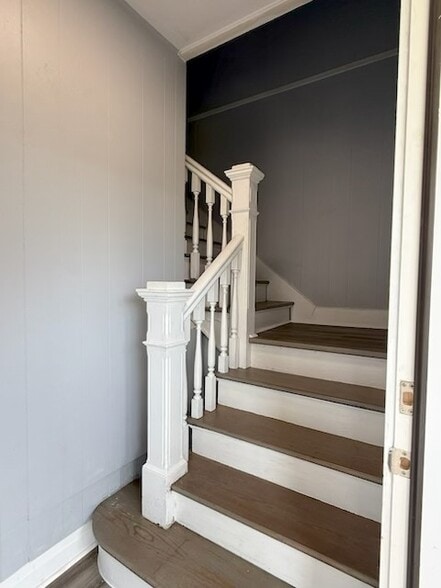 Entrance - 512 Stuart St