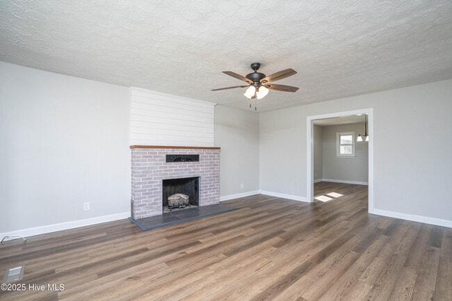 Building Photo - 107 Cribbs Ln