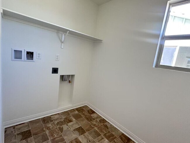 Building Photo - New Home