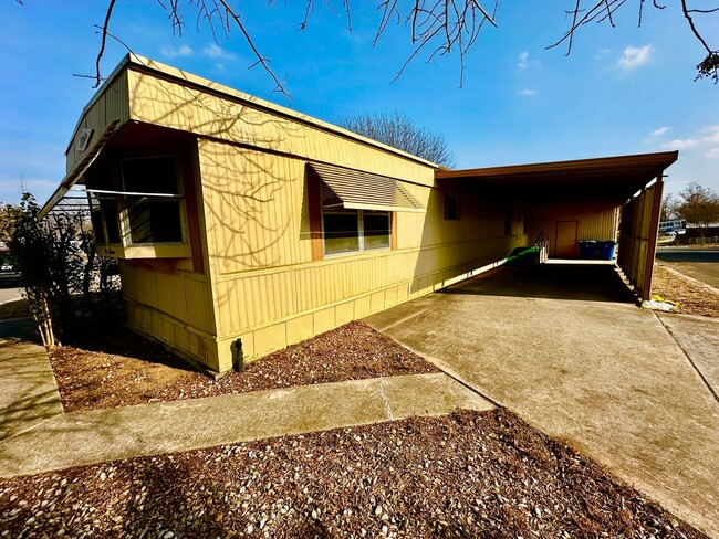 Building Photo - 2/2 Mobile Home