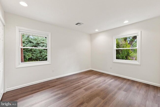 Building Photo - 2 Barnwell Dr