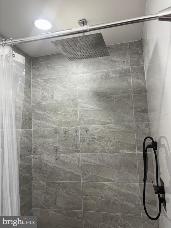 Building Photo - 504-506 Pine Hill St