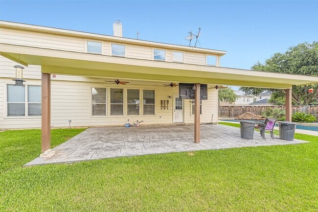 Building Photo - 16703 Summer Cypress Ct