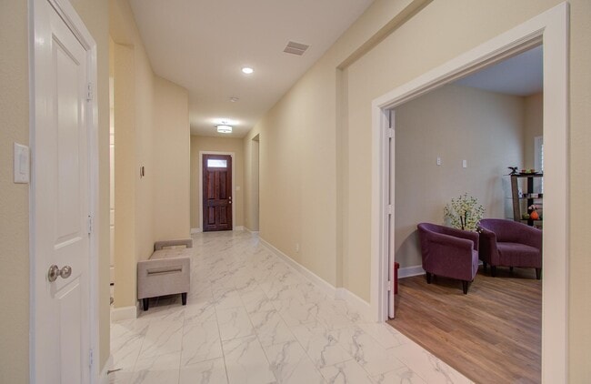 Building Photo - 11810 Dockside Shores Dr