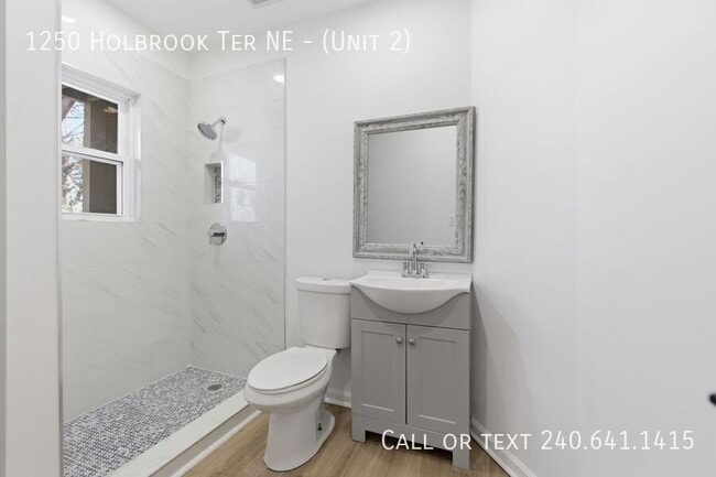 Building Photo - 1250 Holbrook Terrace NE