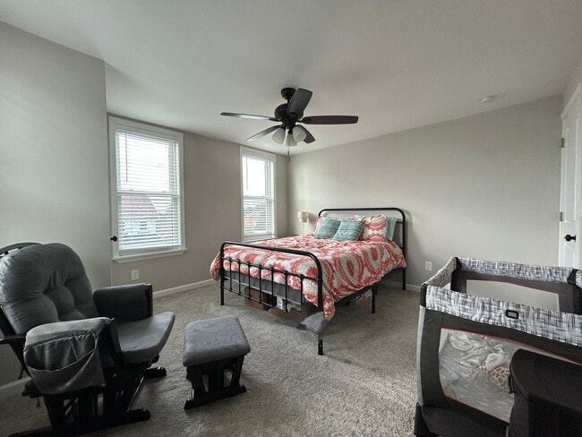 Building Photo - Move-In Ready: Modern & Stylish Fully Reno...