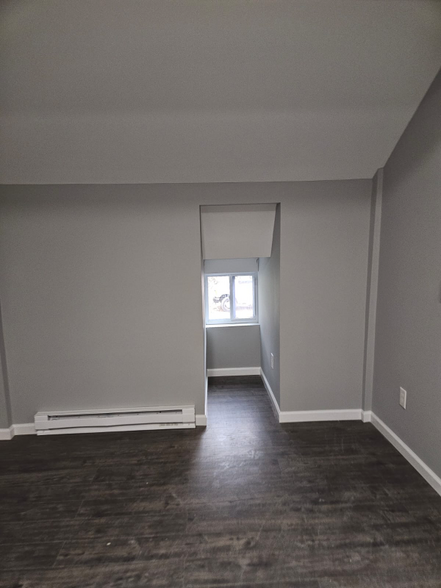 Building Photo - 158 Cliff St