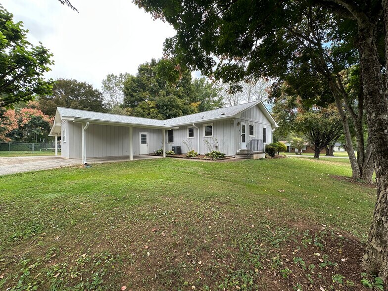 Building Photo - 78B Dries Dr