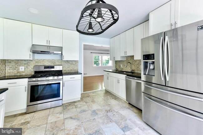 Building Photo - 5012 Dodson Dr