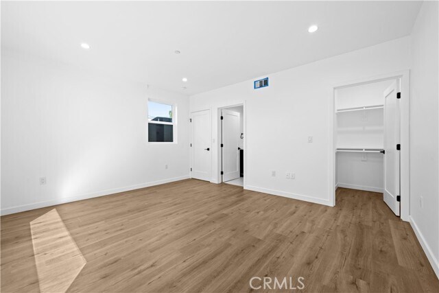 Building Photo - 1342 N Kingsley Dr