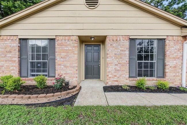 Building Photo - 2311 Pepperweed Dr