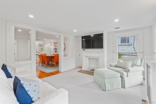 Building Photo - 152 Main St