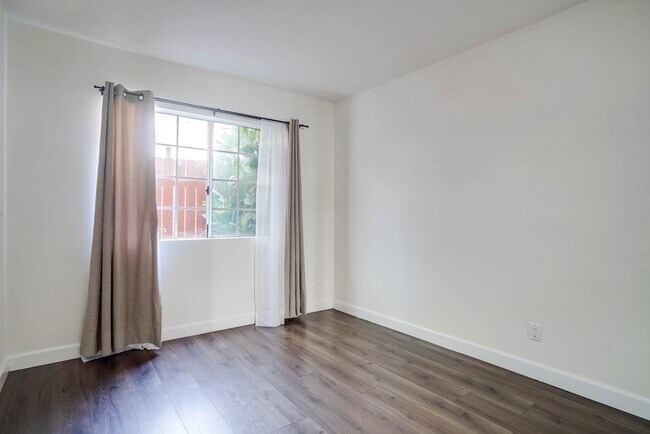 3rd Bedroom - 828 21st St