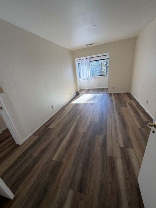 Building Photo - Northwood Estate Charmer