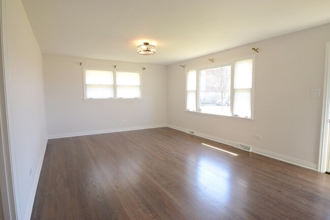 Building Photo - 903 Porter St