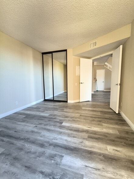 Building Photo - 13096 Le Parc