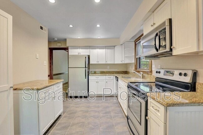 Building Photo - 4500 Heritage Woods Ln